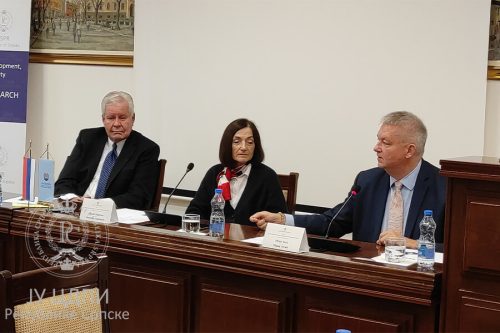 Пријетње демократији на Западу